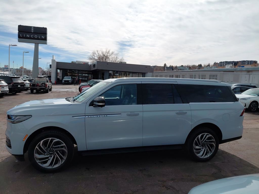 New 2026 Lincoln Navigator L Premier image 5
