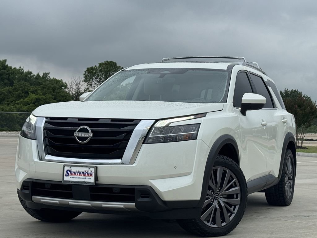 Used 2023 Nissan Pathfinder SL w/ SL Premium Package AWD/4WD image 2
