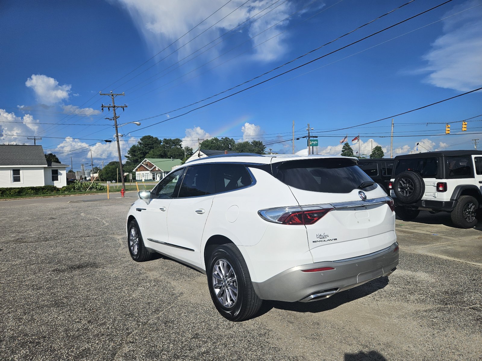 Used 2023 Buick Enclave Essence FWD image 6