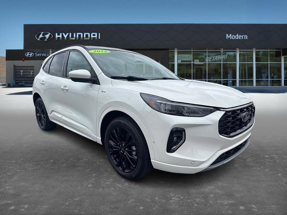 Used 2023 Ford Escape ST-Line Elite w/ Premium Technology Package image 2