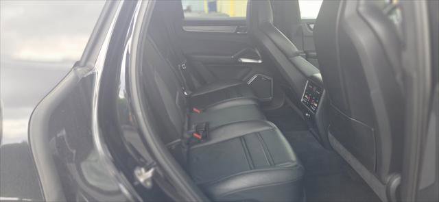 Used 2019 Porsche Cayenne Turbo w/ Premium Plus Package AWD/4WD image 18