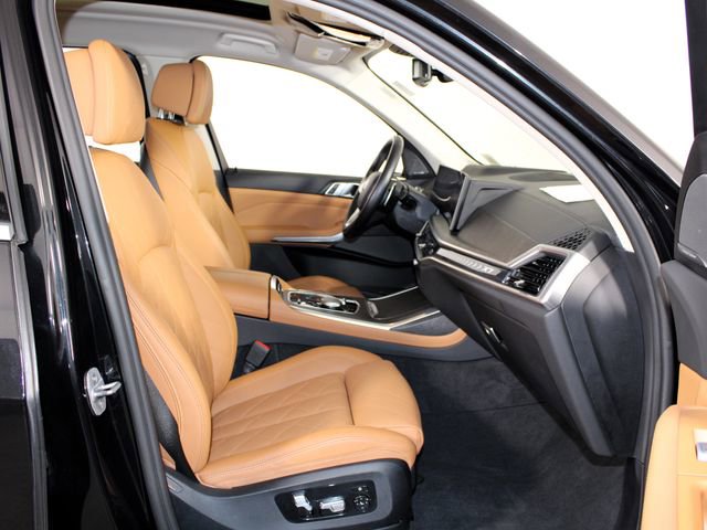 Used 2024 BMW X7 xDrive40i w/ Premium Package image 29