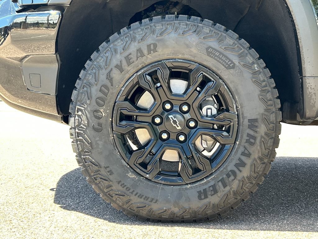 Used 2023 Chevrolet Silverado 1500 ZR2 w/ Technology Package AWD/4WD image 25