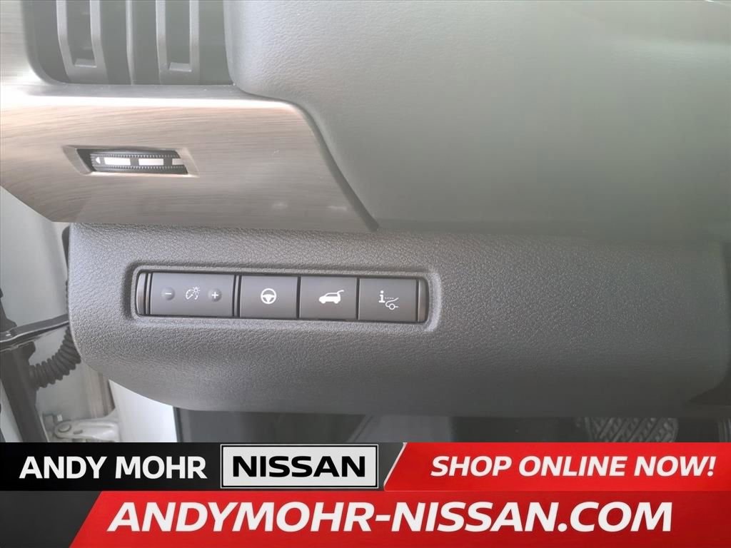 Used 2024 Nissan Pathfinder Platinum image 17