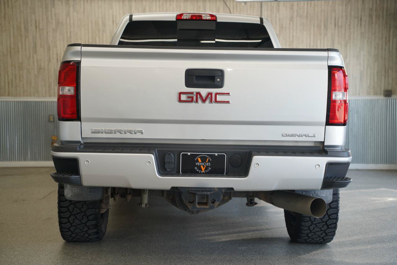 Used 2017 GMC Sierra 2500 Denali w/ Duramax Plus Package AWD/4WD image 9