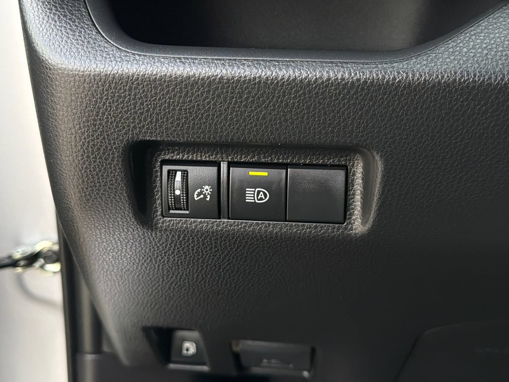 Used 2025 Toyota RAV4 LE AWD/4WD image 20