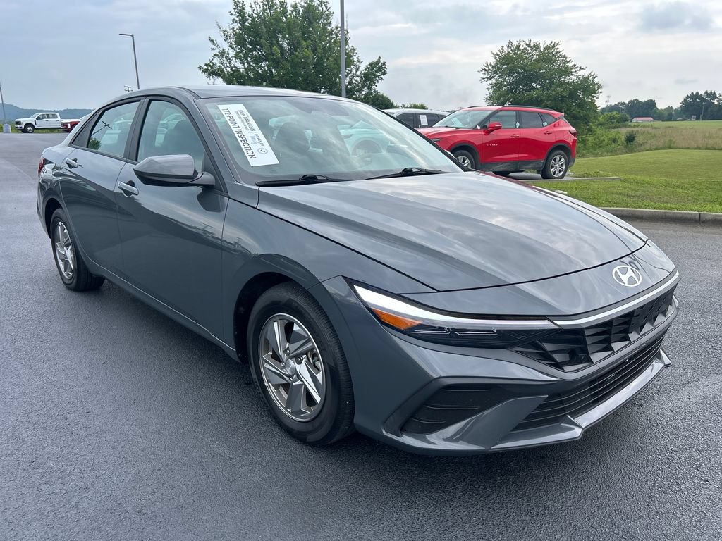 Used 2024 Hyundai Elantra SE FWD image 7