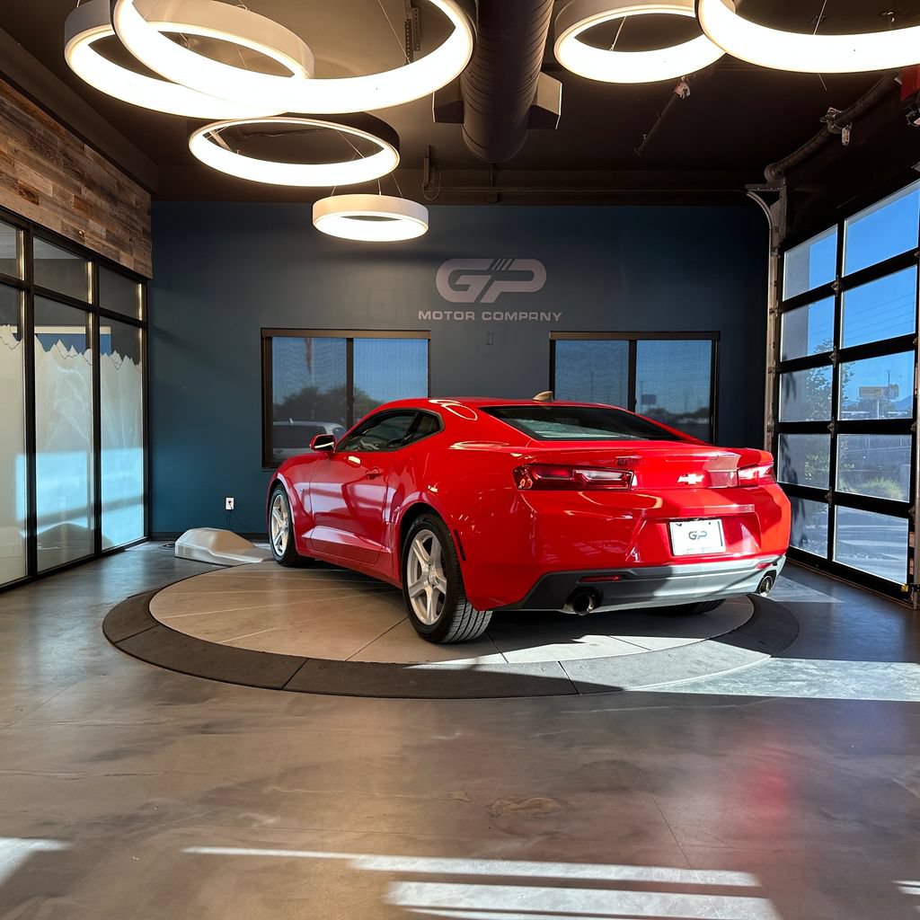 Used 2017 Chevrolet Camaro LT RWD image 5