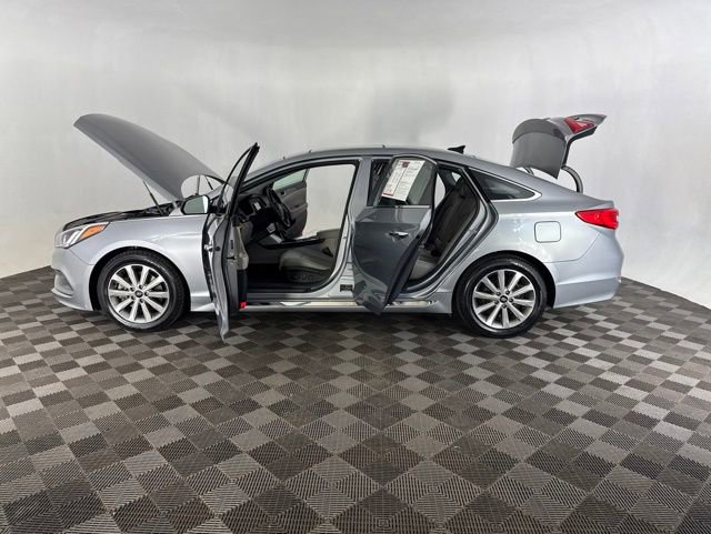 Used 2016 Hyundai Sonata Limited w/ Option Group 05 FWD image 16