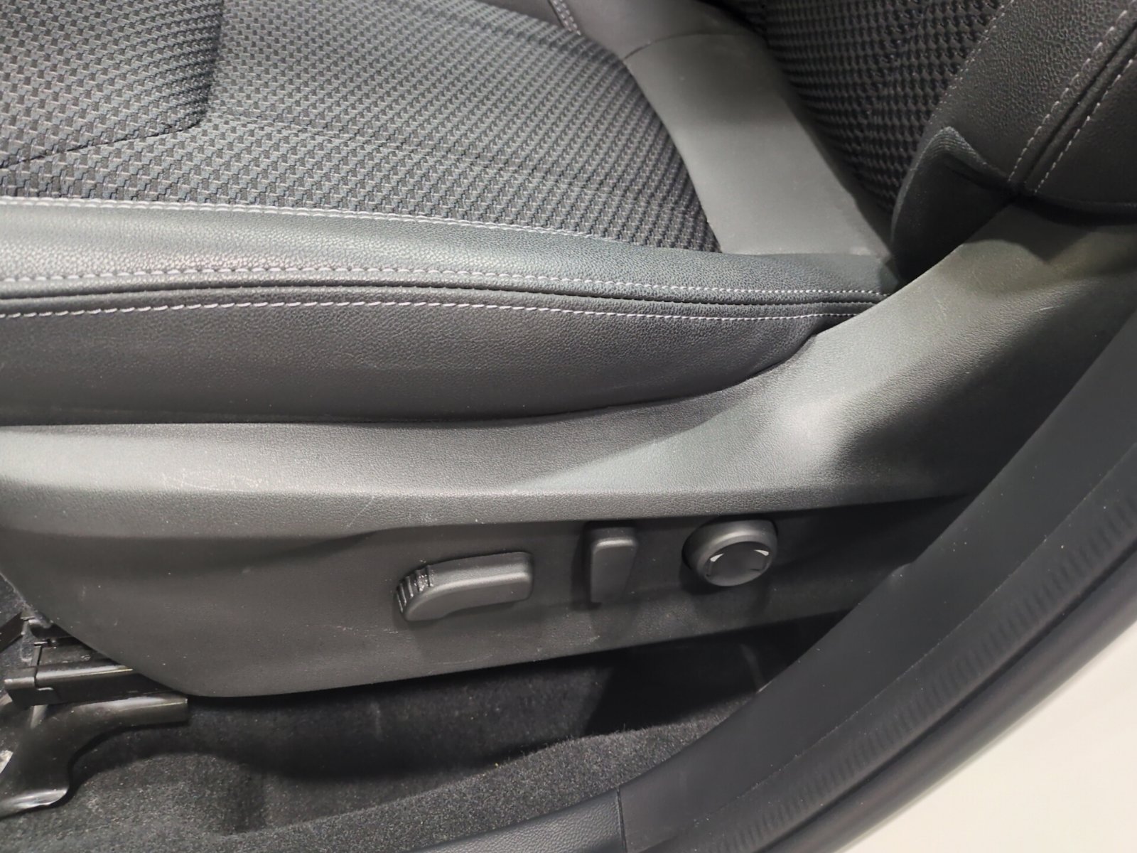 Certified 2023 Subaru Forester Premium AWD/4WD image 19