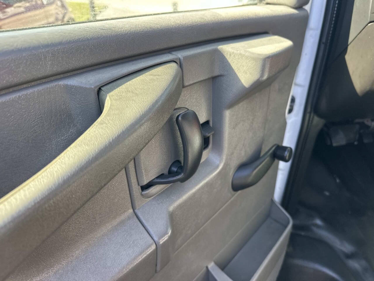 Used 2007 Chevrolet Express 2500 RWD image 9