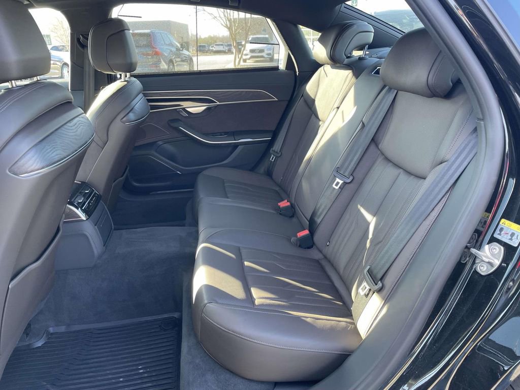 Used 2023 Audi A8 L 3.0T image 3