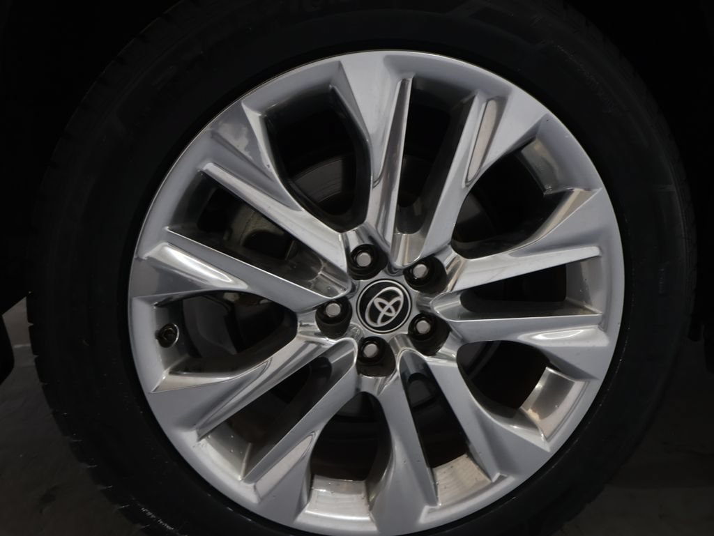 Used 2024 Toyota Highlander Limited FWD image 36
