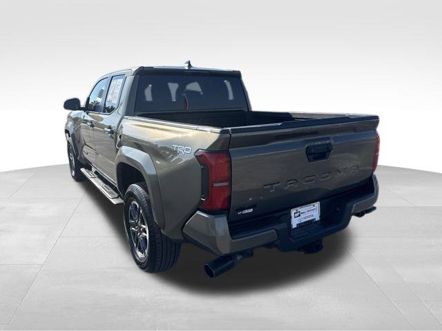 Used 2025 Toyota Tacoma TRD Sport AWD/4WD image 3