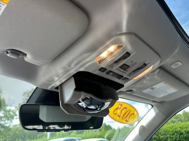 Used 2025 Toyota Highlander Limited AWD/4WD image 32