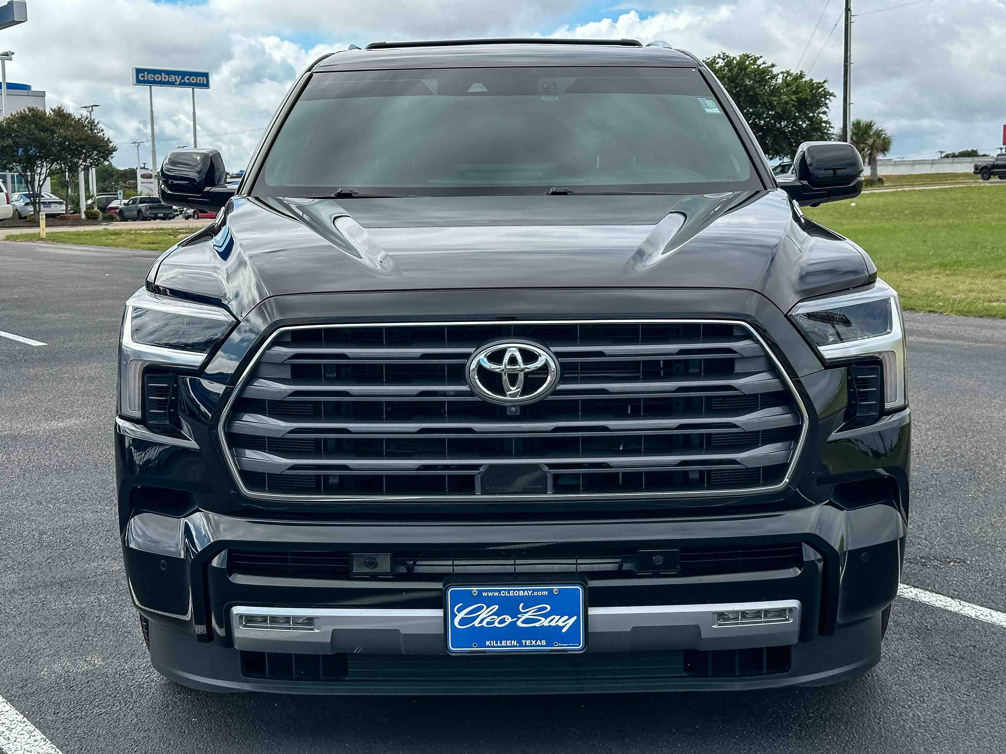 Used 2025 Toyota Sequoia Limited w/ Tow Technology Package AWD/4WD image 11