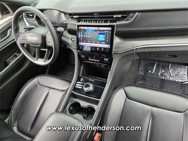 Used 2024 Jeep Grand Cherokee Limited image 17