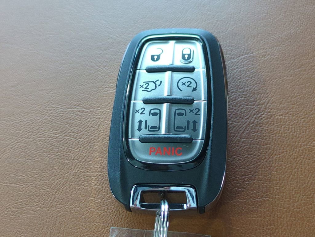 New 2026 Chrysler Pacifica Pinnacle w/ Trailer Tow Group image 33