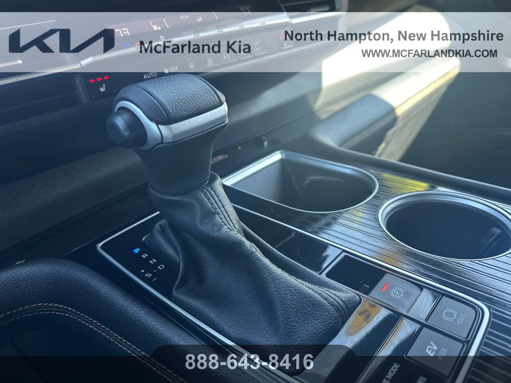 Used 2025 Toyota Sienna XLE Woodland Edition AWD/4WD image 26