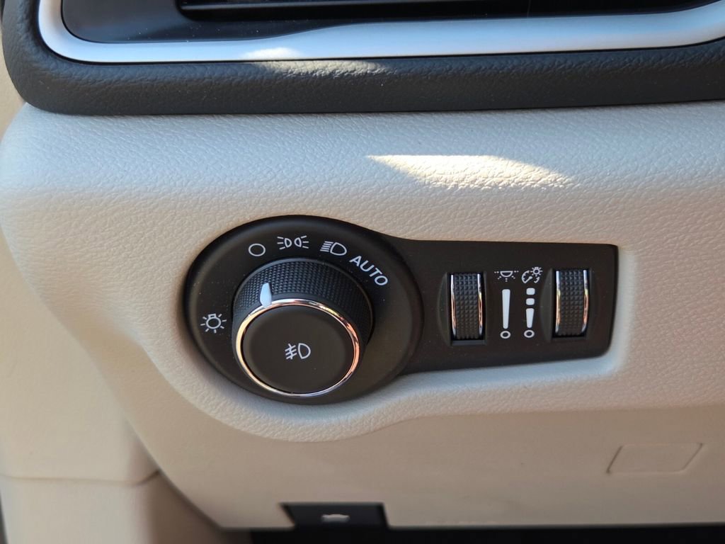 Used 2022 Chrysler Pacifica Touring-L image 26