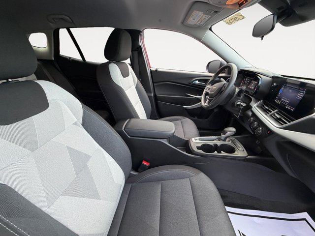 Used 2025 Chevrolet Trax LS w/ Driver Confidence Package FWD image 15