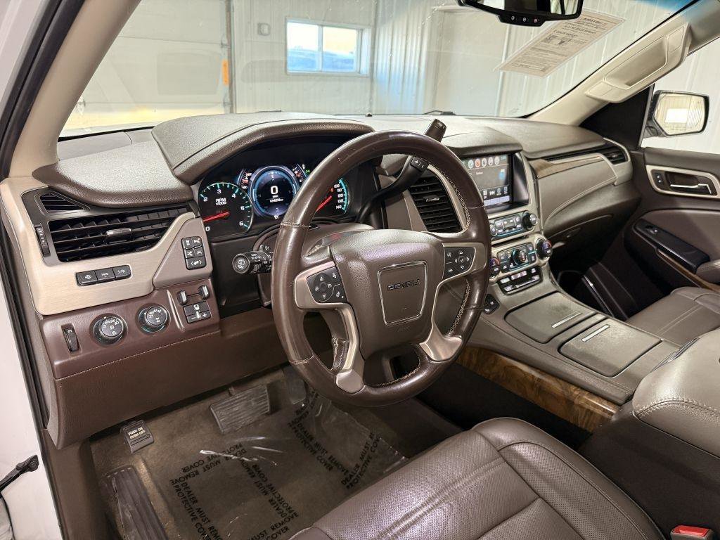 Used 2019 GMC Yukon XL Denali w/ Denali Ultimate Package AWD/4WD image 14