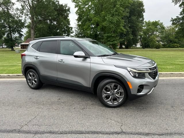 Certified 2024 Kia Seltos S FWD image 2