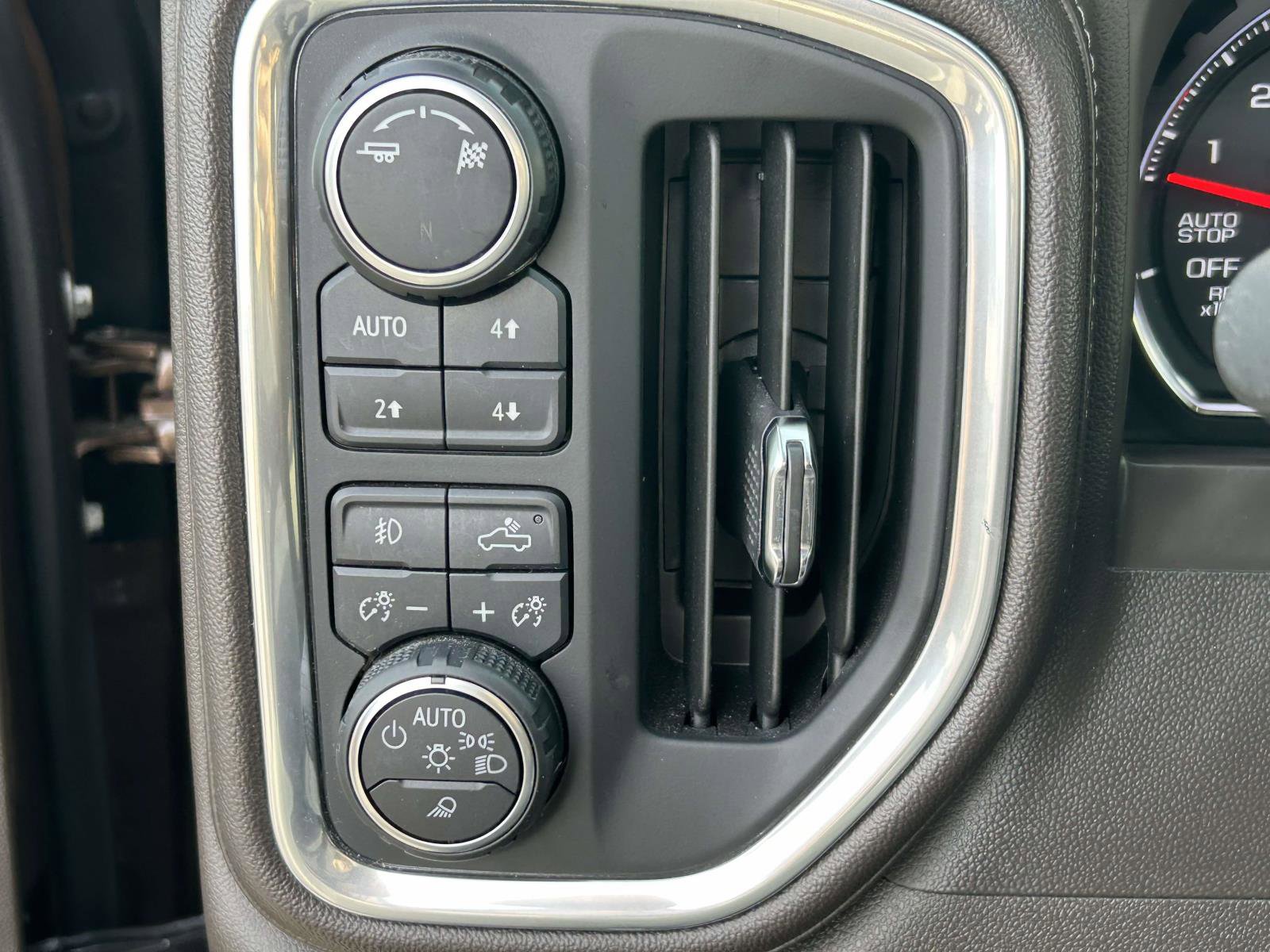 Used 2019 Chevrolet Silverado 1500 LTZ image 20