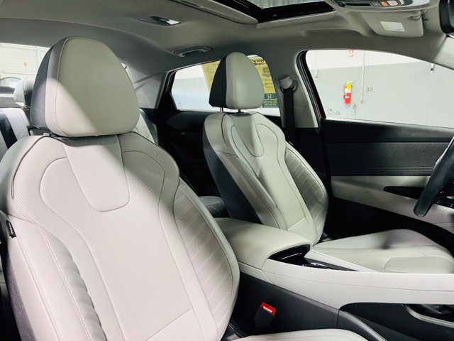 Used 2023 Hyundai Elantra Limited w/ Preferred Accessory Package FWD image 36