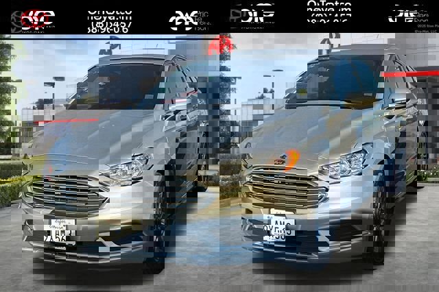 Used 2017 Ford Fusion SE w/ Fusion SE Technology Package image 1