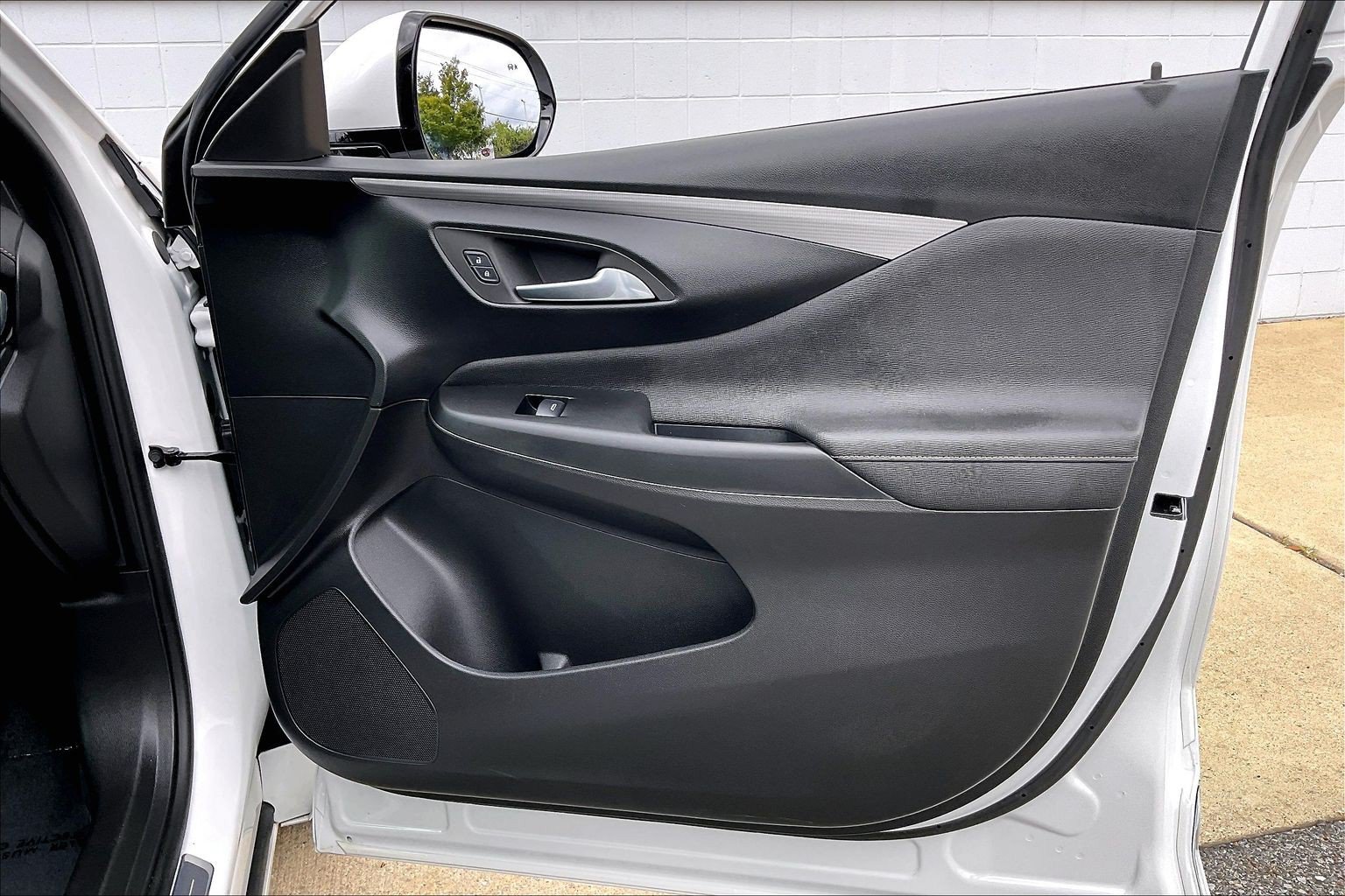 Used 2025 Buick Envista Avenir FWD image 29