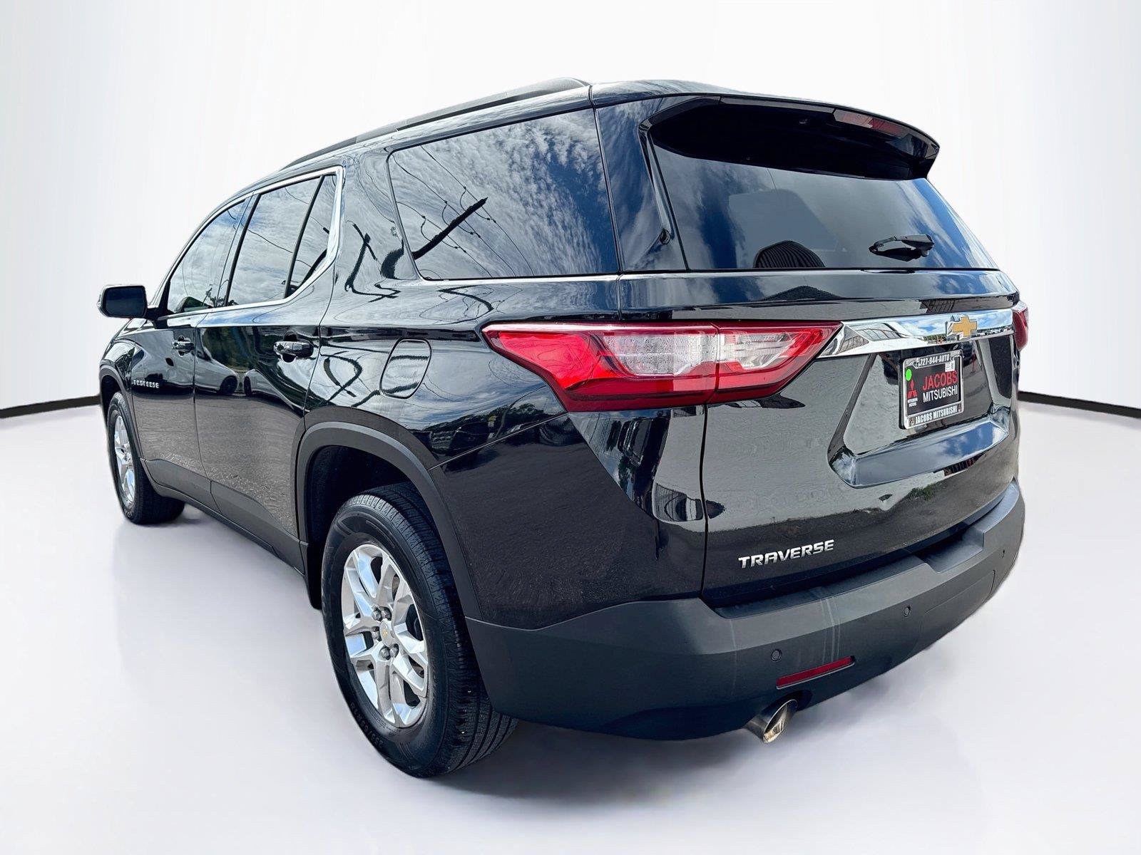 Used 2021 Chevrolet Traverse LT FWD image 3