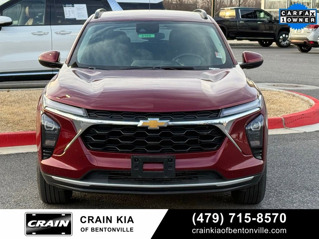Used 2025 Chevrolet Trax LT w/ LT Convenience Package image 2