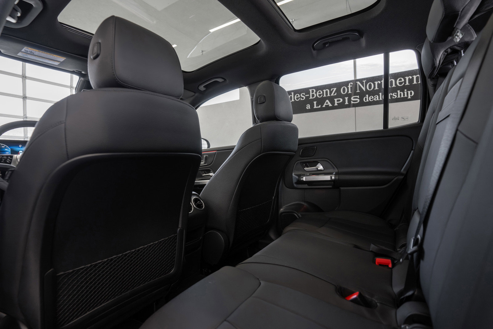 Used 2024 Mercedes-Benz GLB 250 w/ Exclusive Package image 25