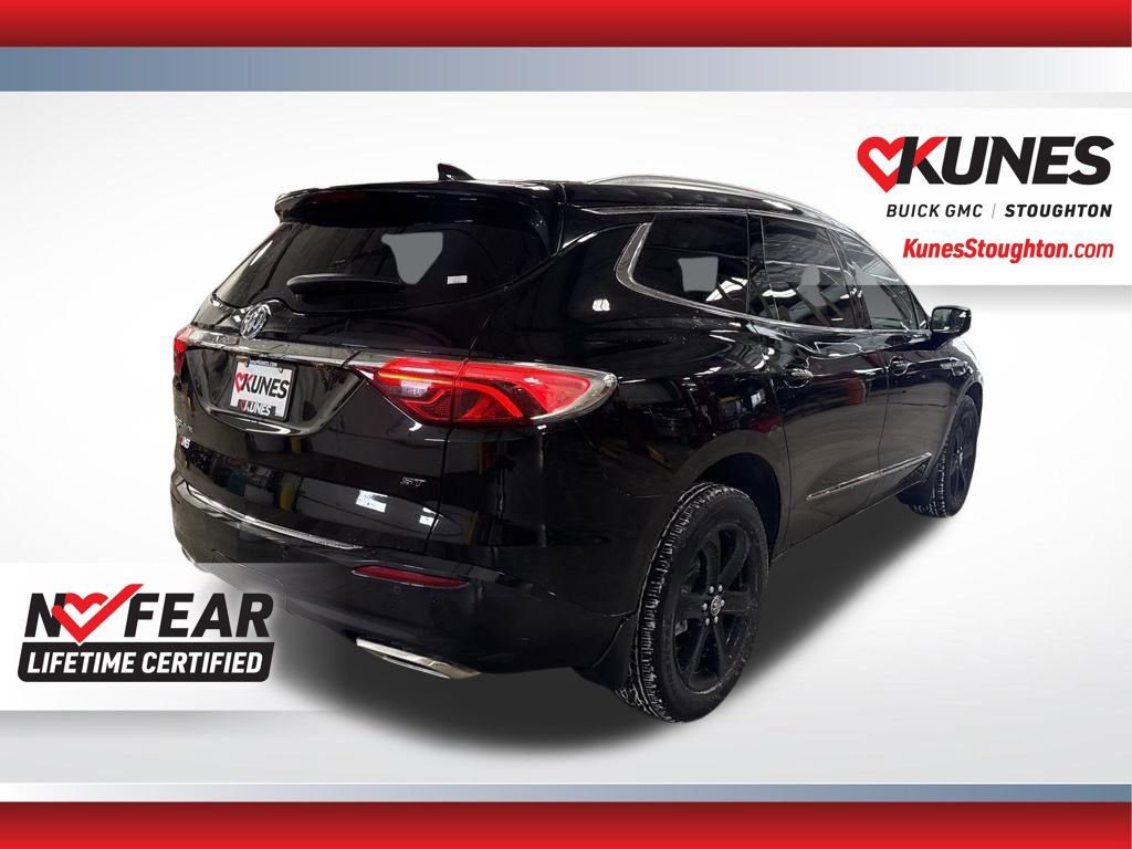 Used 2024 Buick Enclave Essence image 11
