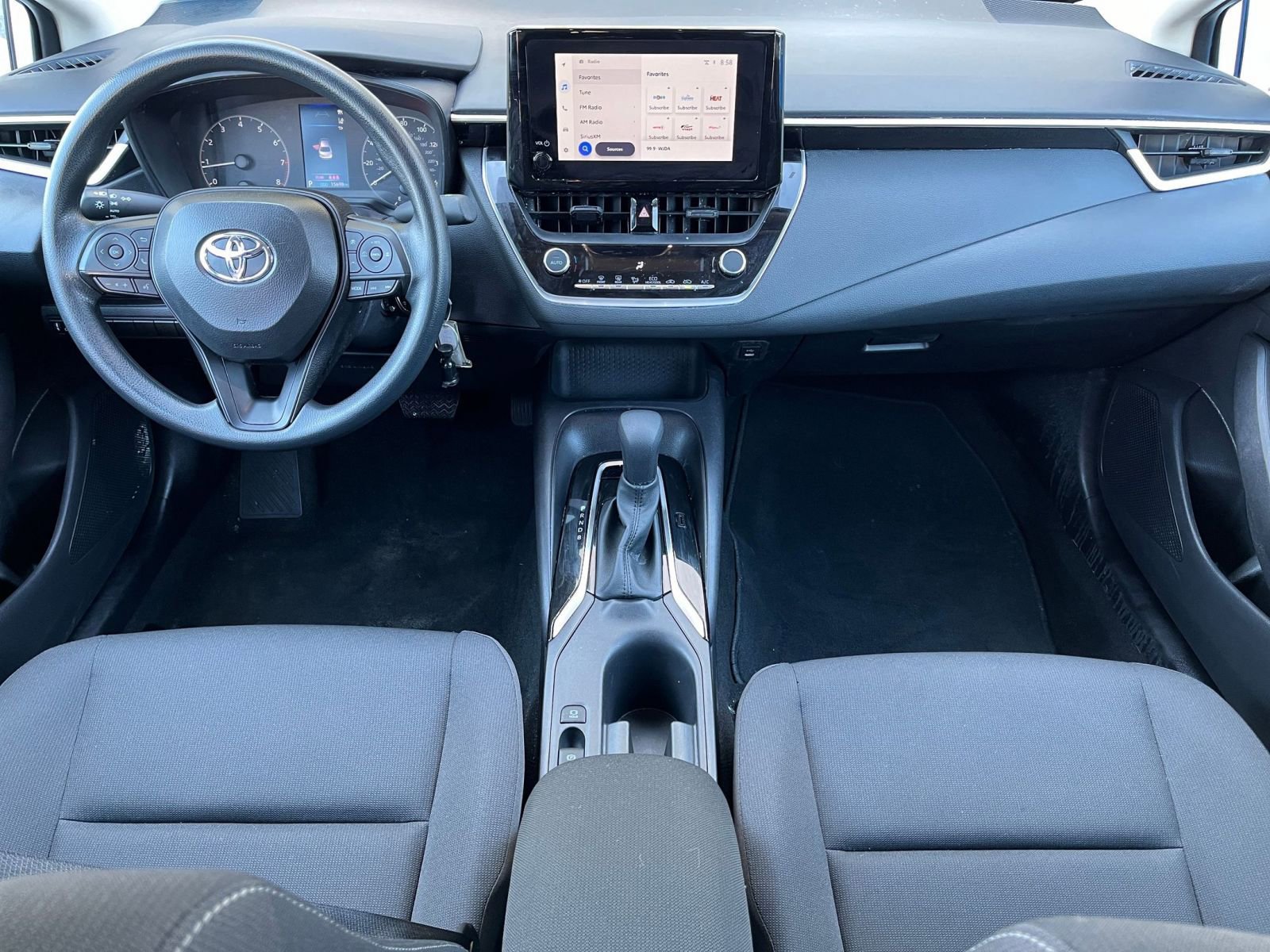 Used 2025 Toyota Corolla LE FWD image 29