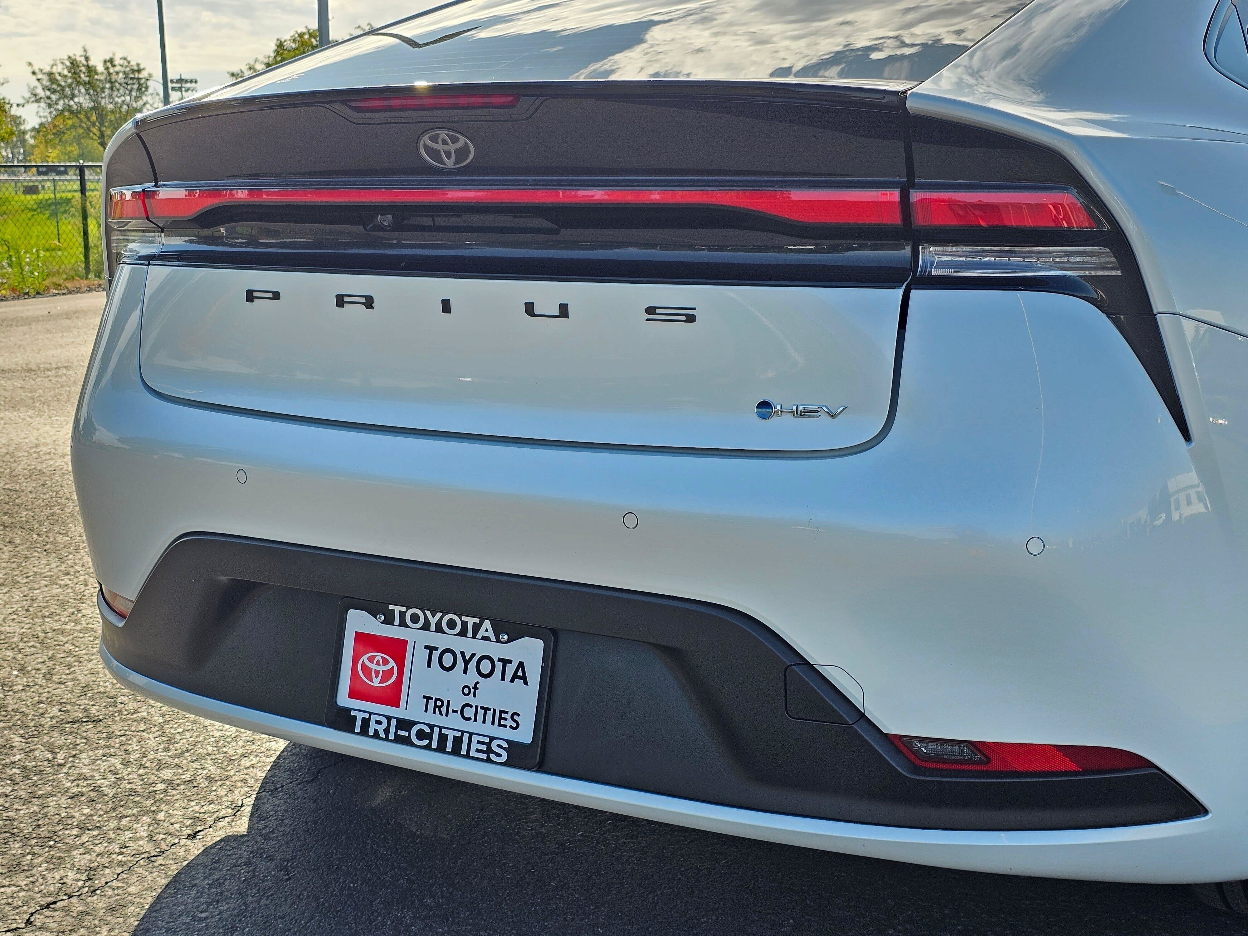Certified 2023 Toyota Prius LE AWD/4WD image 13