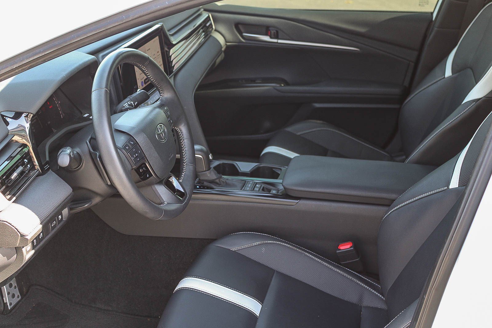 Used 2025 Toyota Camry SE w/ Convenience Package FWD image 20