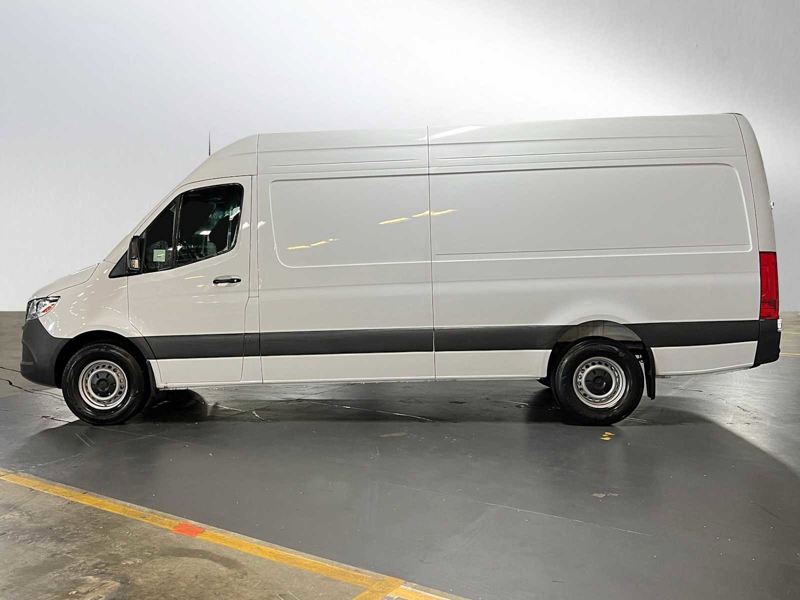 Used 2025 Mercedes-Benz Sprinter 2500 image 6