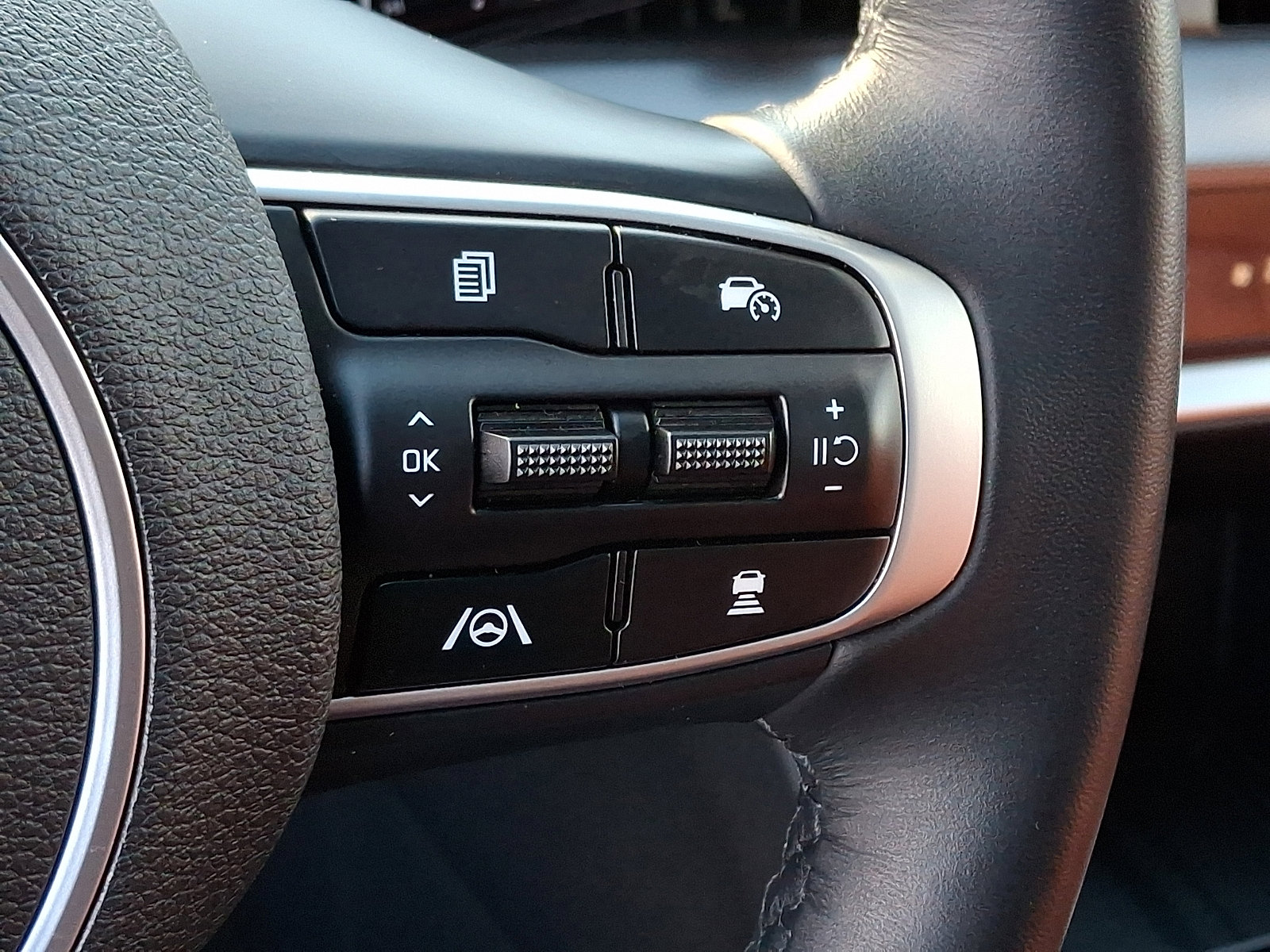 Certified 2025 Kia Sportage SX image 24