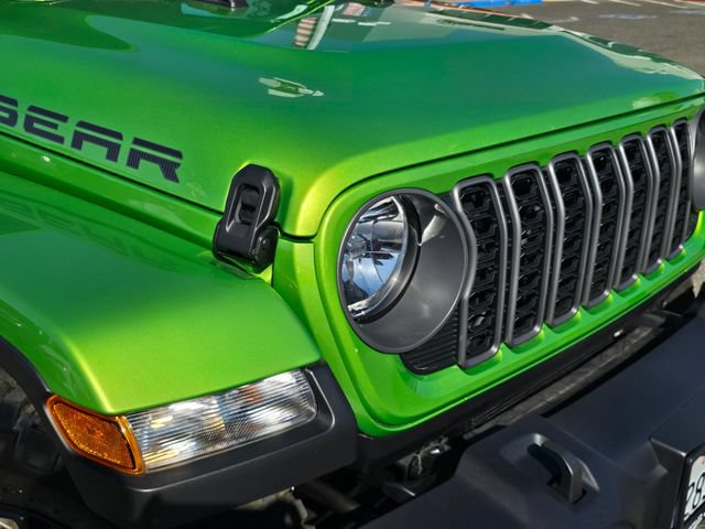 Certified 2025 Jeep Gladiator Sport AWD/4WD image 26