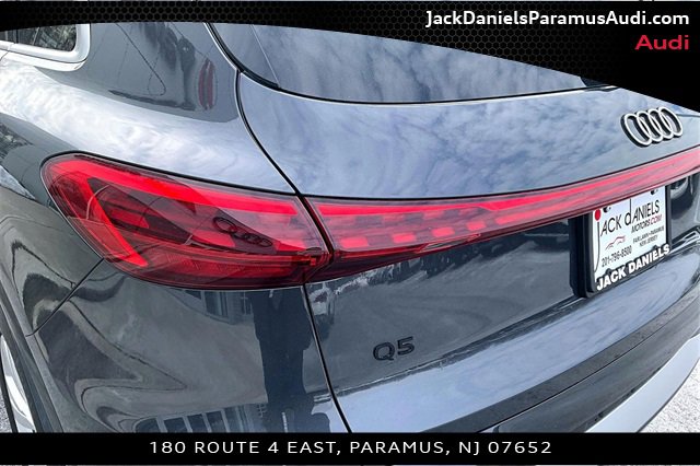 Used 2025 Audi Q5 Premium w/ Convenience Package image 28