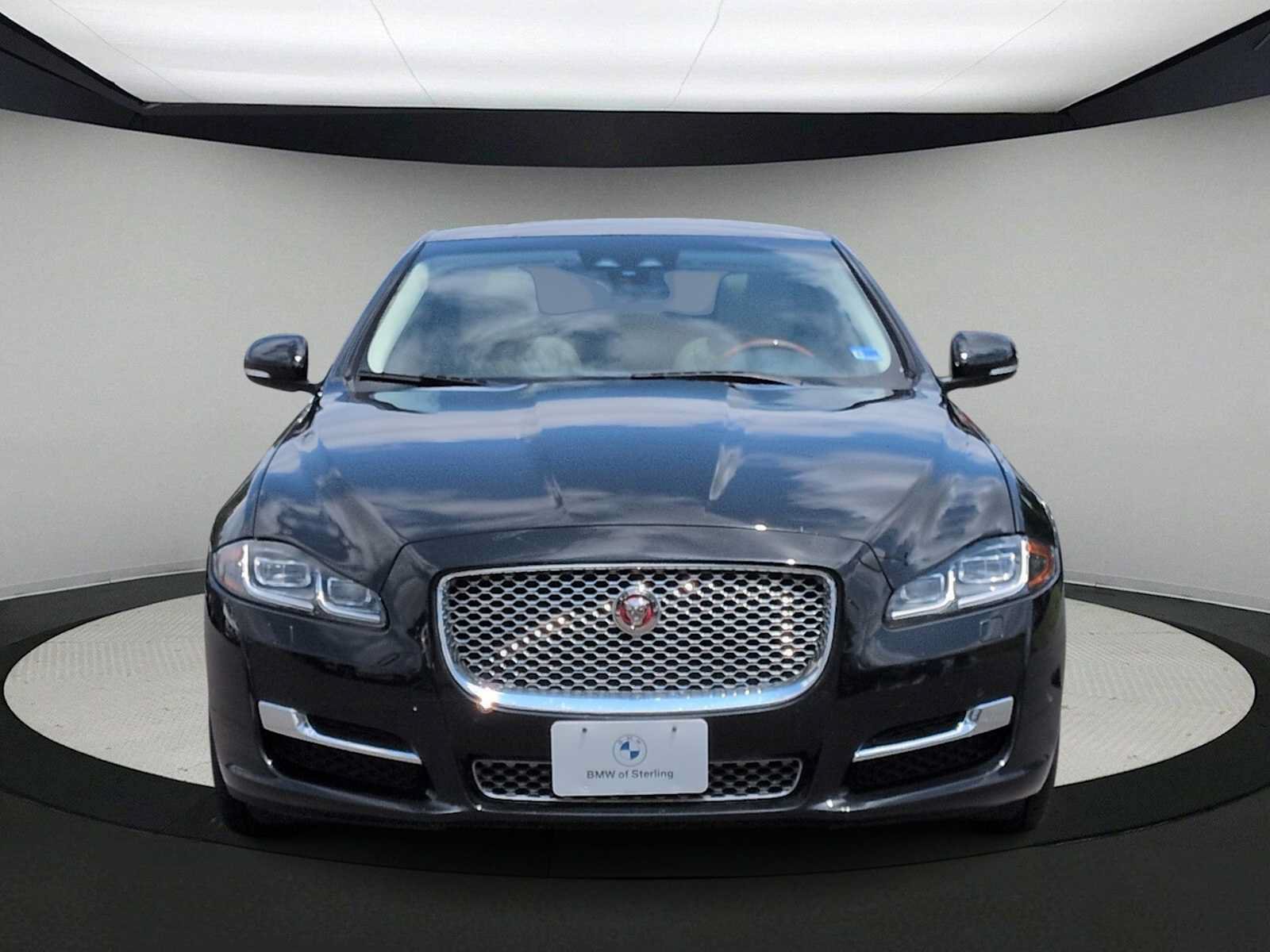 Used 2019 Jaguar XJ AWD image 3