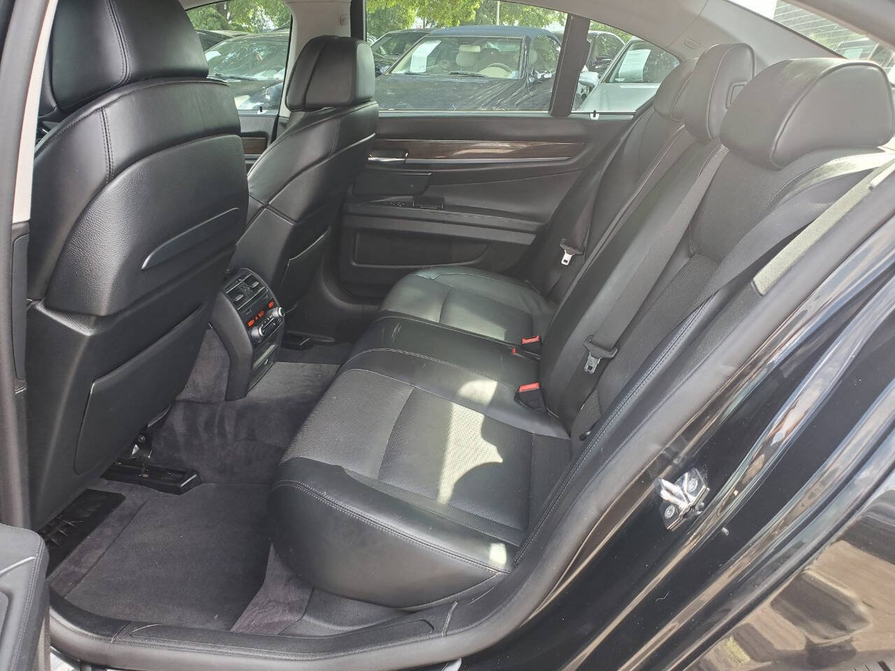 Used 2009 BMW 750i RWD image 15