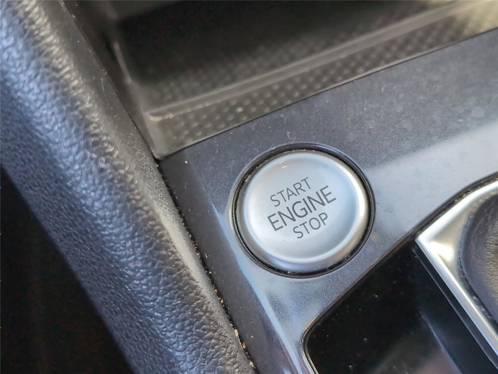 Used 2023 Volkswagen Tiguan SE R-Line image 21