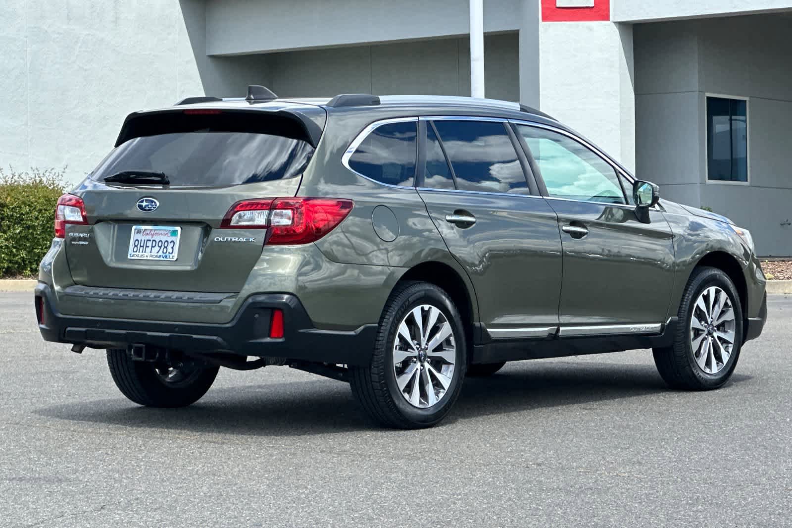 Used 2019 Subaru Outback 2.5i Touring w/ Popular Package #3A AWD/4WD image 2