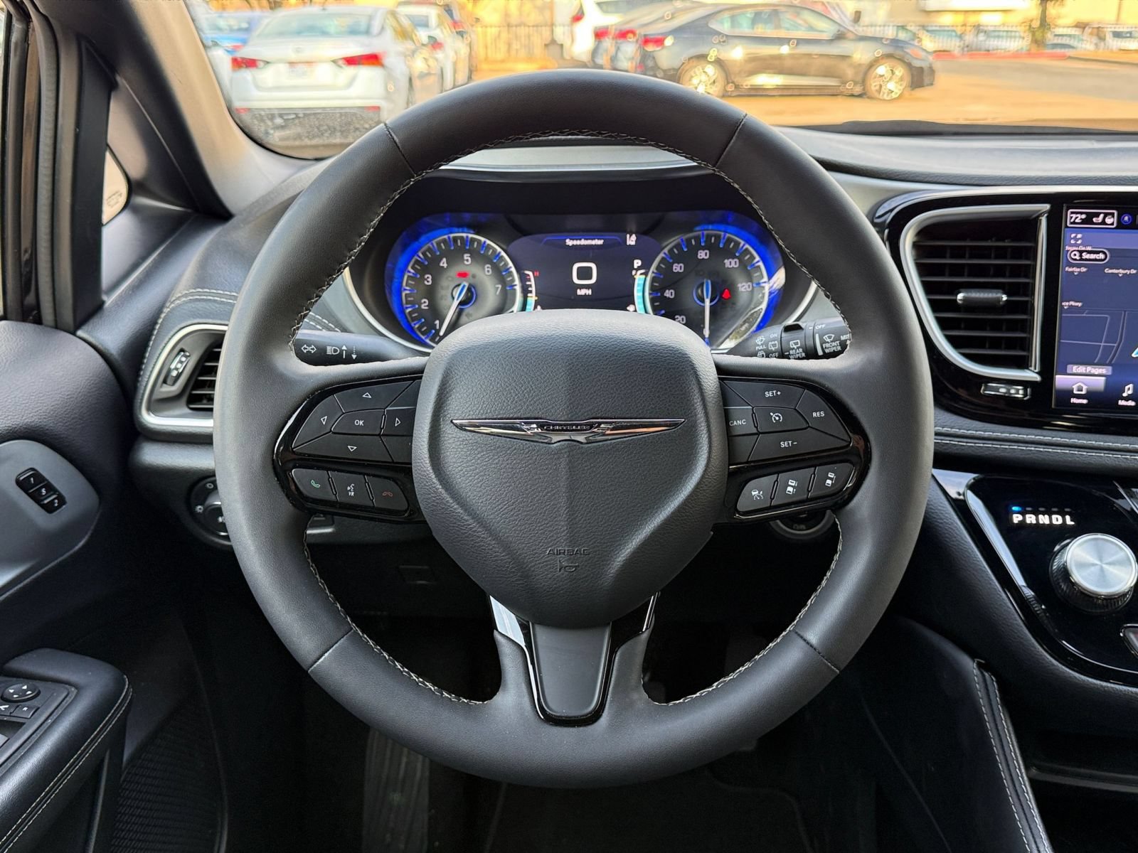 Used 2025 Chrysler Pacifica Limited FWD image 29