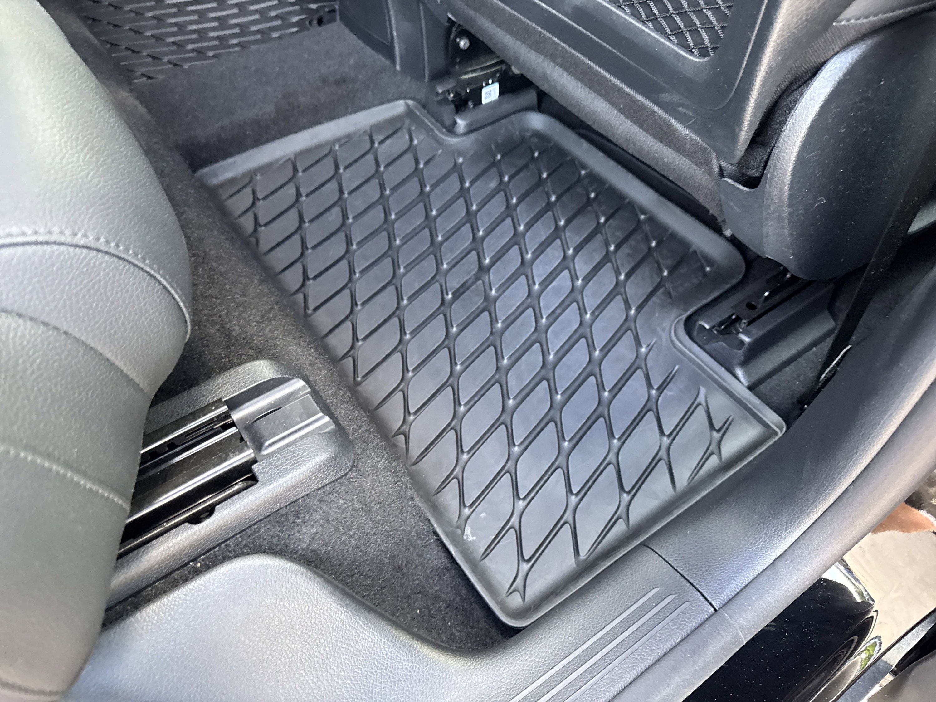 Used 2023 Mercedes-Benz EQB 350 4MATIC SUV w/ Exclusive Package image 48