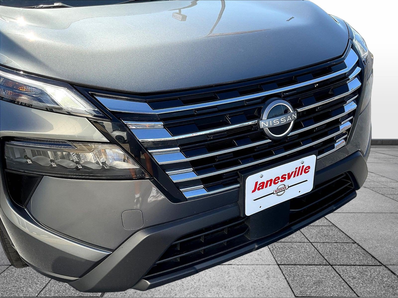 Used 2024 Nissan Rogue S AWD/4WD image 35