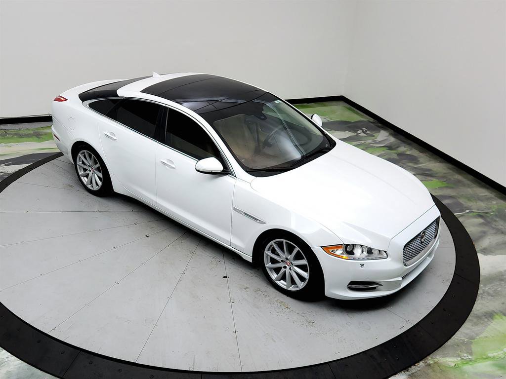 Used 2015 Jaguar XJ RWD image 32